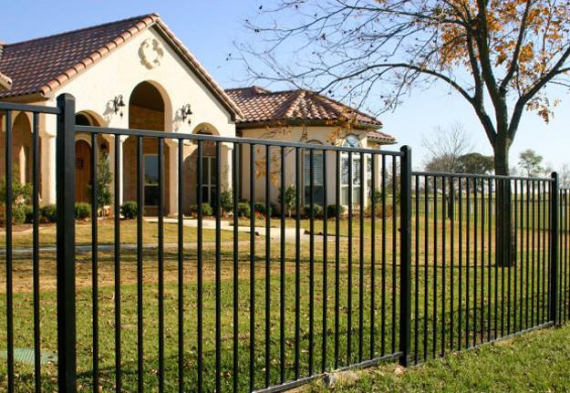 Design Ideas for Your Fence, Front Yard and Backyard Designs