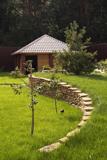 25 Beautiful Hill Landscaping Ideas and Terracing Inspirations