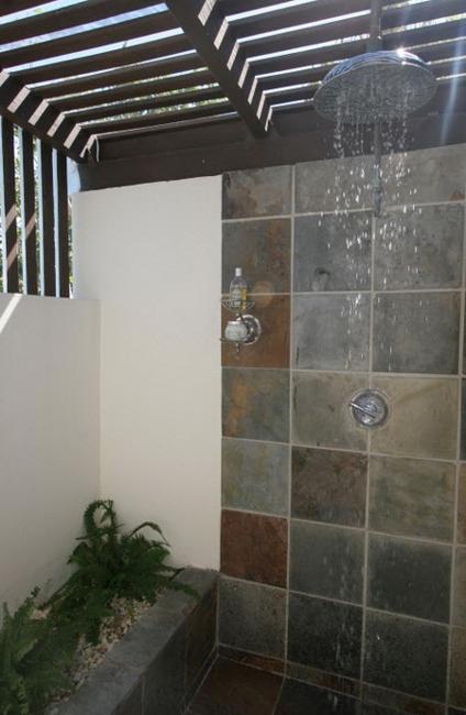 30 Outdoor Shower Design Ideas Showing Beautiful Tiled and Stone Walls