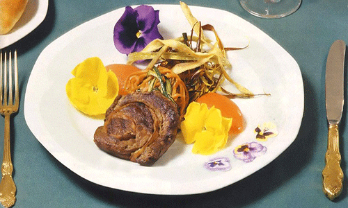 steak with pansies, creative food decoration ideas