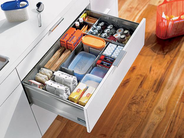 Ergonomic Kitchen Cabinet with Drawers and Contemporary Organizers