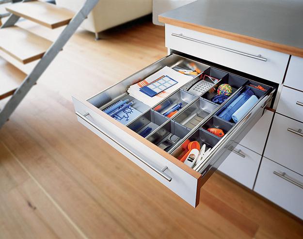 Ergonomic Kitchen Cabinet with Drawers and Contemporary Organizers