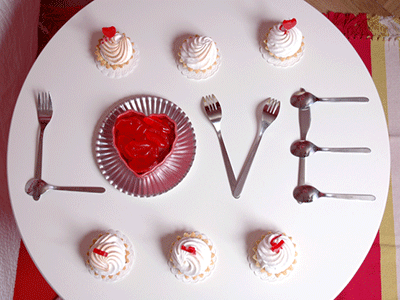 A Quick and Easy Way to Decorate a Table for Valentine's Day - An  Extraordinary Day