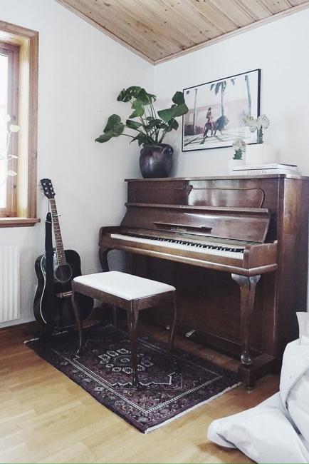 piano wall decorating