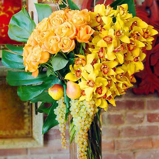 beautiful flowers in yellow color offer attractive and eco friendly centerpiece ideas