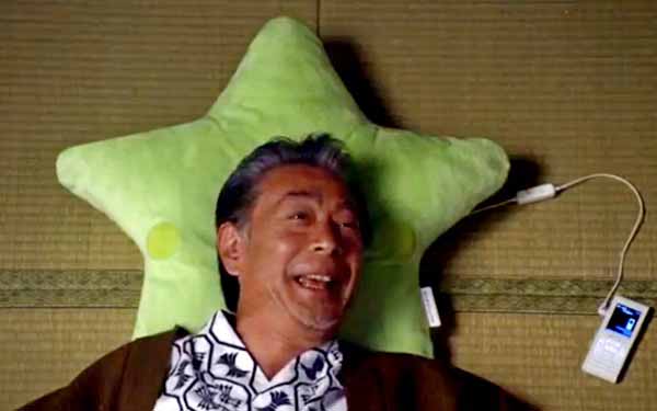 green cushion in star shape with speakers and microphone
