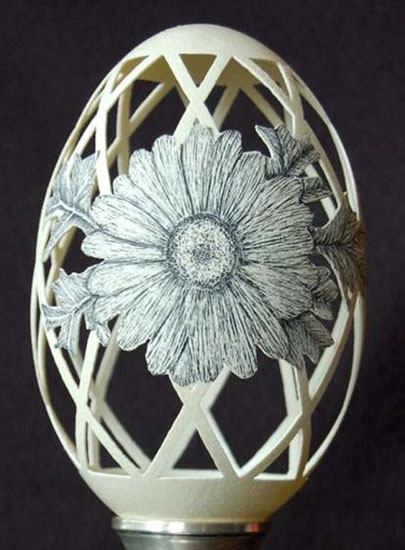 egg decorating with flower carving