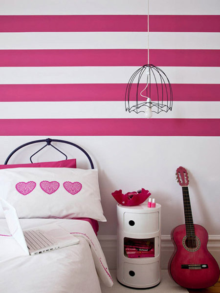 stripes on walls in pink and white colors