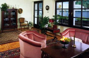 Black Color for Windows, 14 Black and White Rooms with Stylish Black