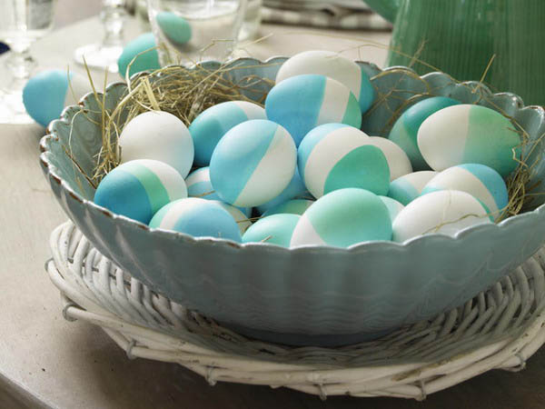 table decoration in blue and green colors