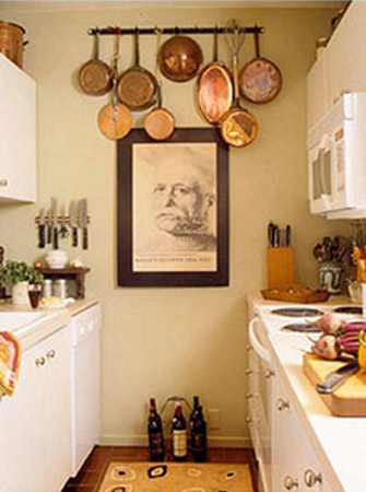 kitchen decorating with pans