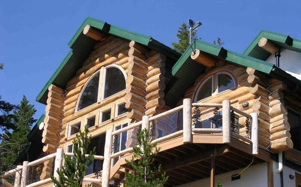 log home with balcony