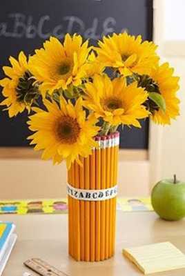 pencil and flower arrangement, table centerpiece ideas