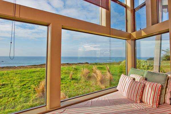 30 Bay Window Decorating Ideas Blending Functionality with Modern
