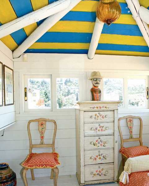 ceiling beams and blue yellow stripes on ceiling