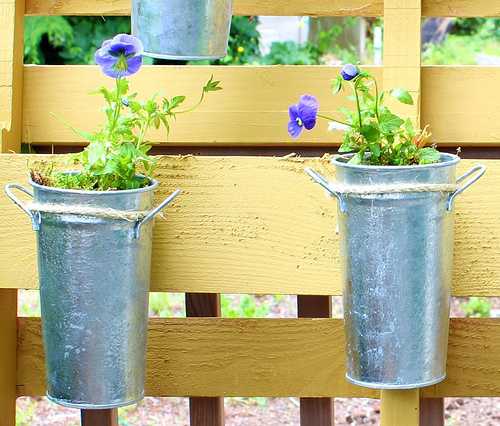 wood pallet wall panel with planters