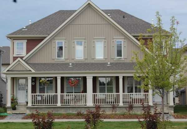 Colorful Vinyl Siding Improving Curb Appeal of Modern 