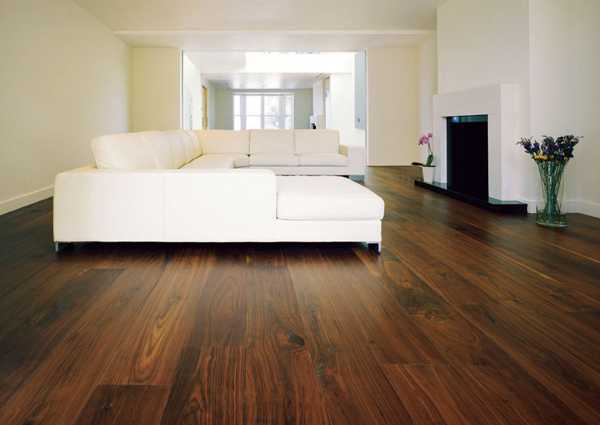 living room furniture in white and wood floor