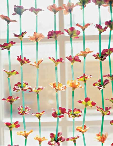 Flowers from waste drinking straws