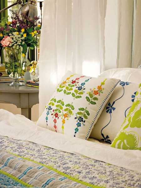 floral designs on bedding