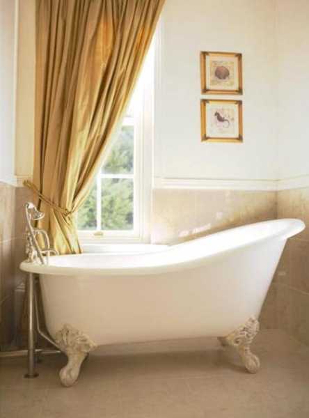 modern bathroom tub in vintage style