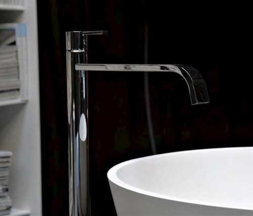 floor mounted bathtub faucet