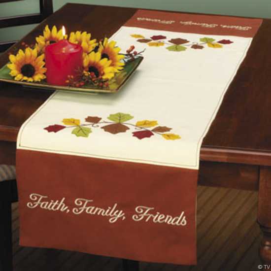Smart Thanksgiving Decorating Ideas Tablecloth Table Runner And