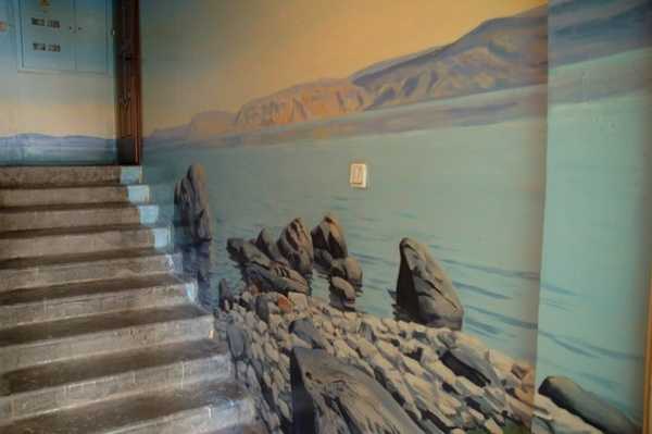 staircase wall decorating with landscapes