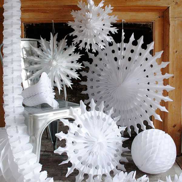  Making  Paper  Snowflakes and Garlands Charming Handmade 