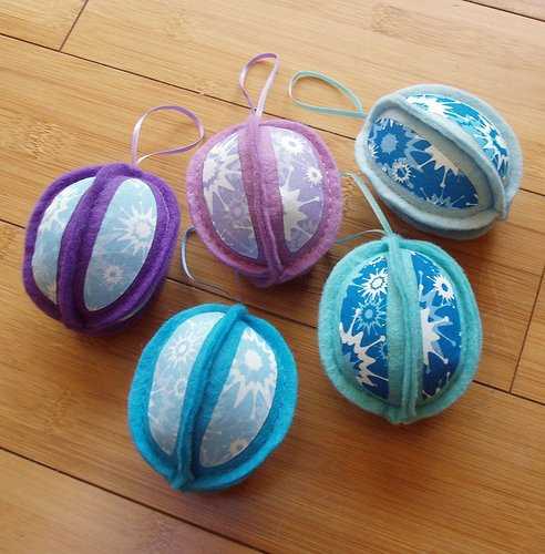 felt christmas balls in blue and purple colors