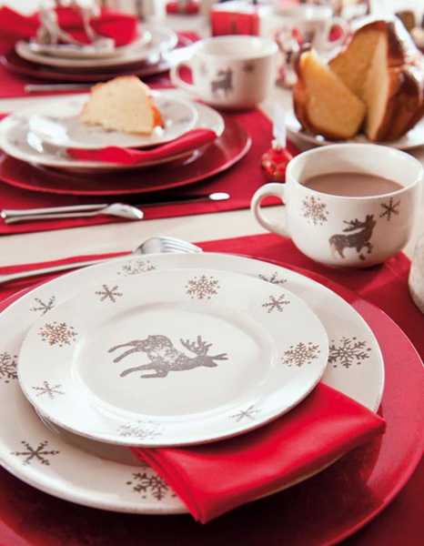 red tablecloth and napkins