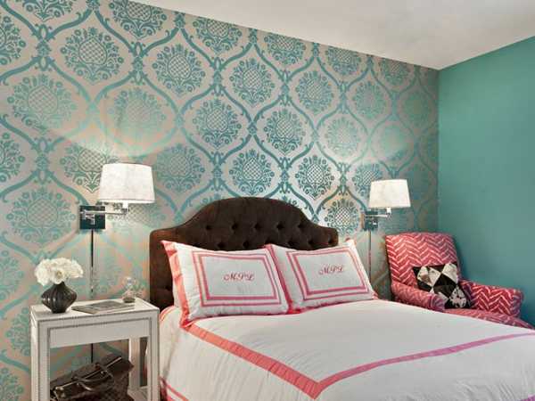 small bedroom design with blue wallpaper