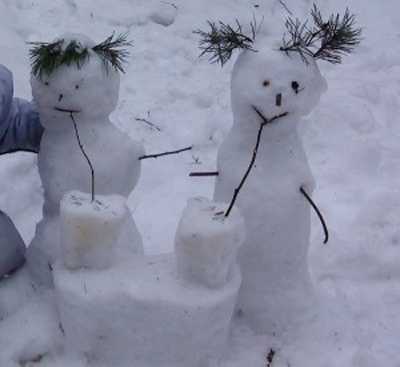 Cute Backyard Ideas for Winter Decorating, 25 Creative Snow Sculptures