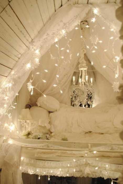 15 Creative Home Decorating Ideas With Christmas Lights