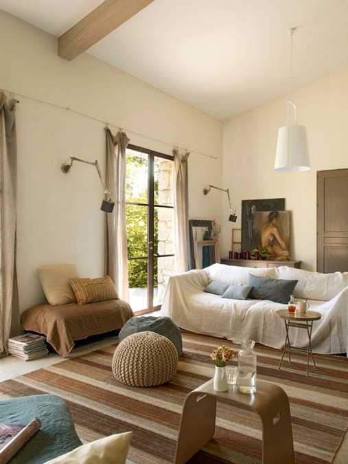 Lovely French Country Home Interiors and Outdoor Rooms with Rustic Decor