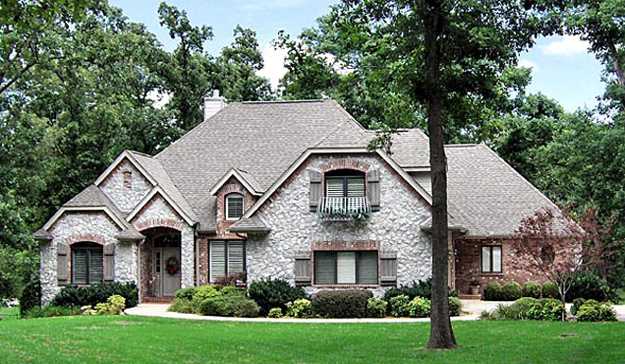 stone house exterior design and front yard landscaping