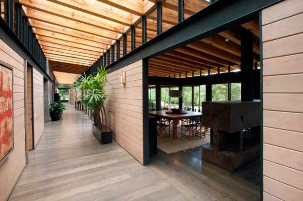 Spectacular Modern House Design Delights With Wood And Glass