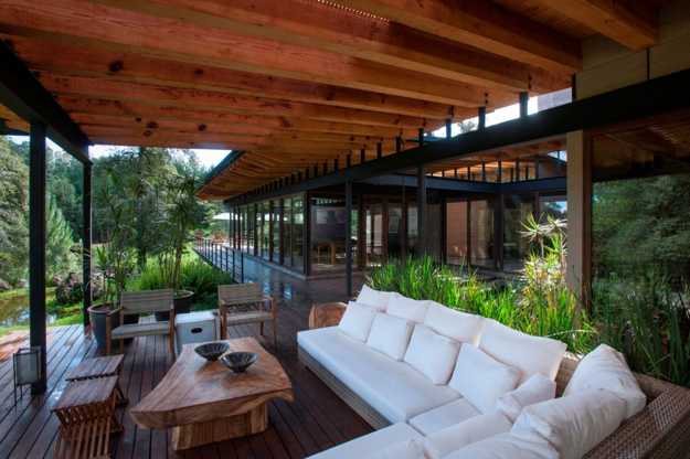 Spectacular Modern House Design Delights With Wood And Glass spectacular-modern-house-design-delights-with-wood-and-glass