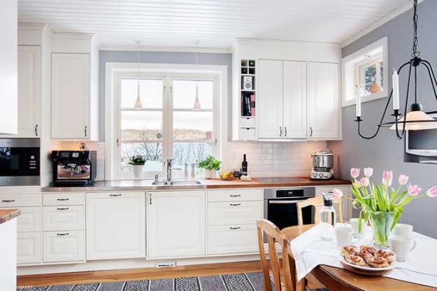 white kitchen cabinets