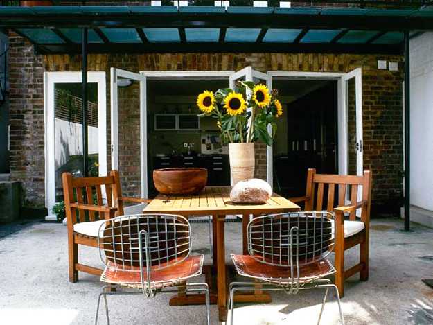 patio design with sun shade and wood furniture