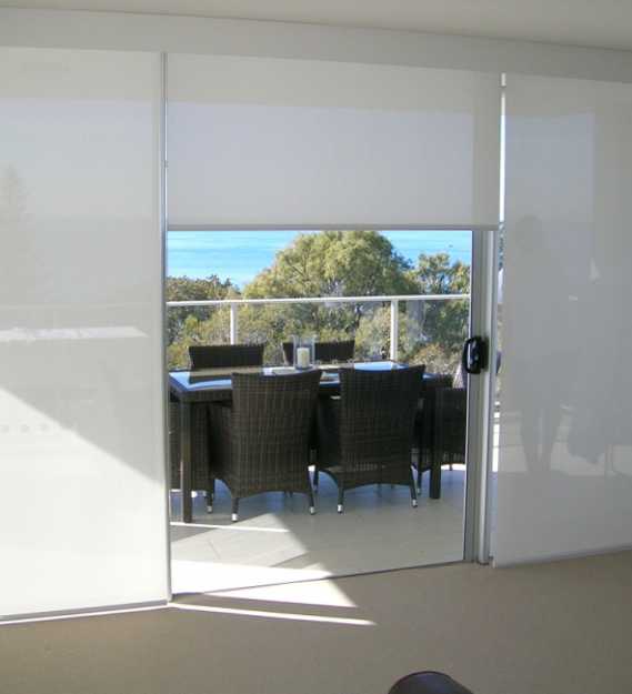 glass wall design with window blinds