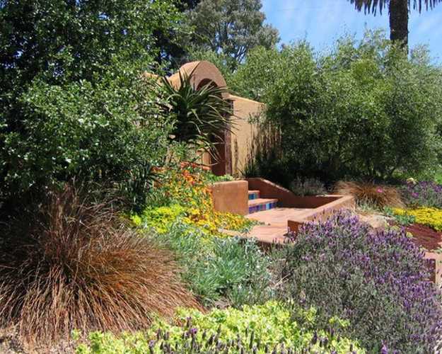 yard landscaping ideas spanish style 3