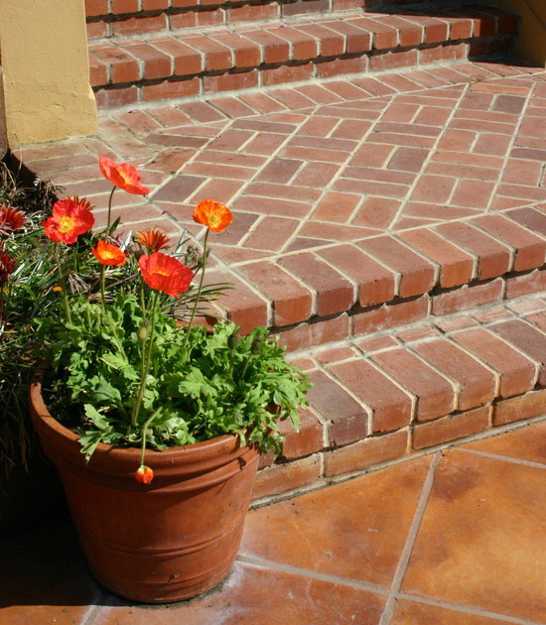 yard landscaping ideas spanish style 5