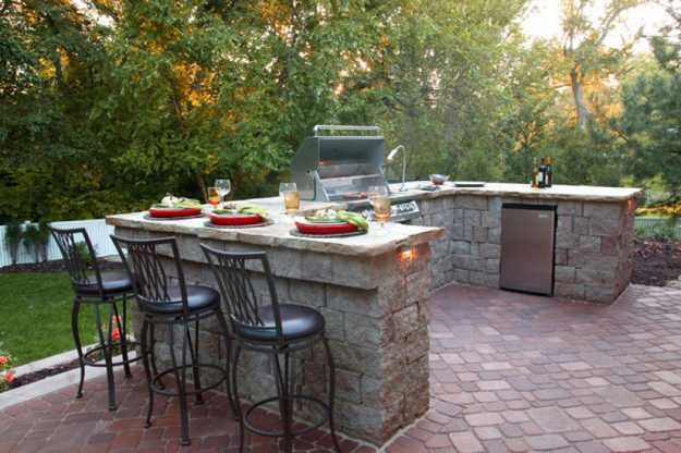 Outdoor BBQ Kitchen Islands Spice Up Backyard Designs and ...