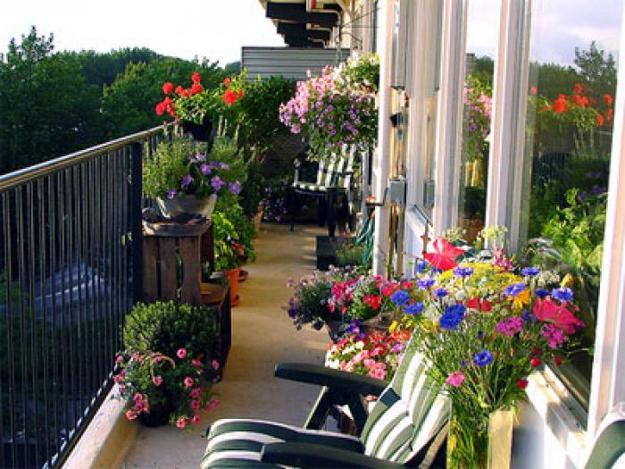 ideas for porch and balcony decorating with flowers