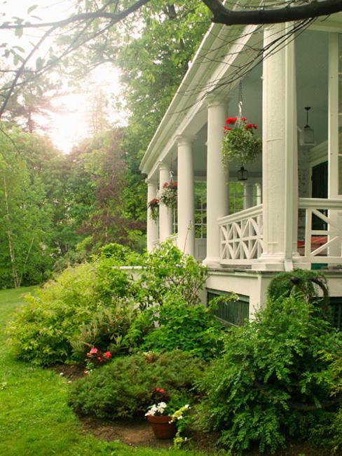 charming country home driveways, natural driveway