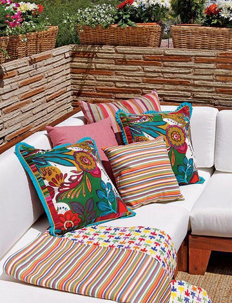 bright color scheme for outdoor home decor in summer