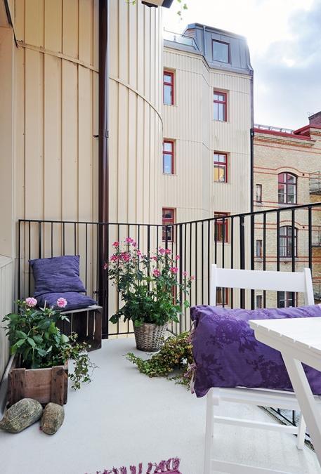 balcony decorating in scandinavian style