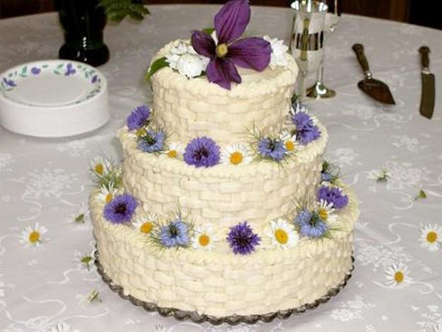 edible flowers for food decoration and presentation, cake decoration ideas