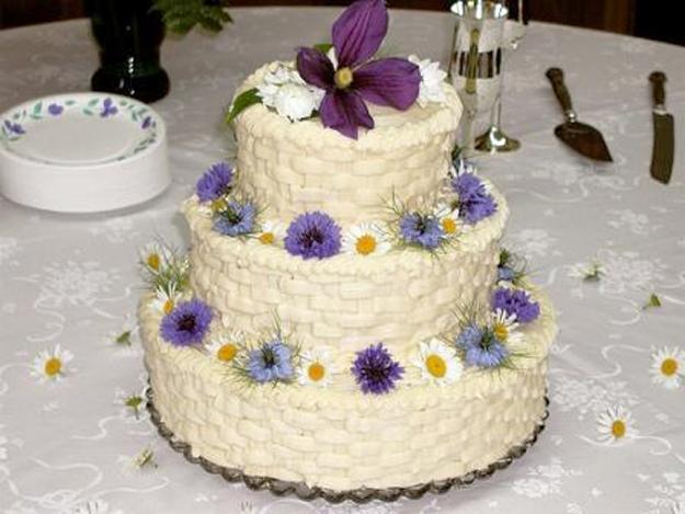 edible flowers for cake decorating To Bake Your Fantasy 